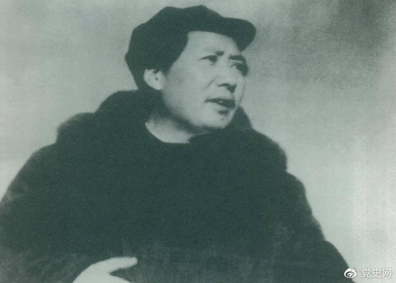 　　1949年3月23日，毛澤東率領(lǐng)中共中央機(jī)關(guān)離開(kāi)西柏坡前往北平。出發(fā)時(shí)，他對(duì)周恩來(lái)說(shuō)，今天是進(jìn)京的日子，進(jìn)京趕考去。我們決不當(dāng)李自成，我們都希望考個(gè)好成績(jī)。