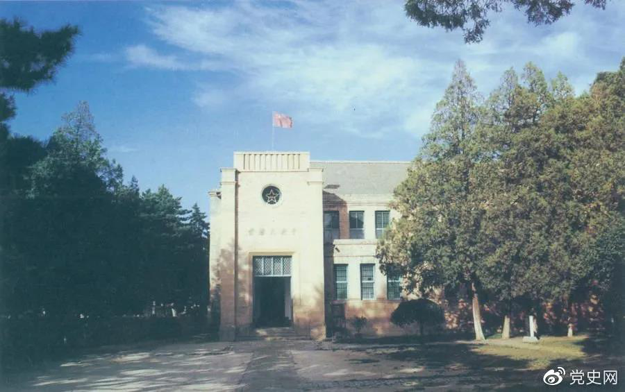 楊家?guī)X革命舊址，位于延安城西北約3公里，是中共中央1938年11月至1947年3月的所在地。